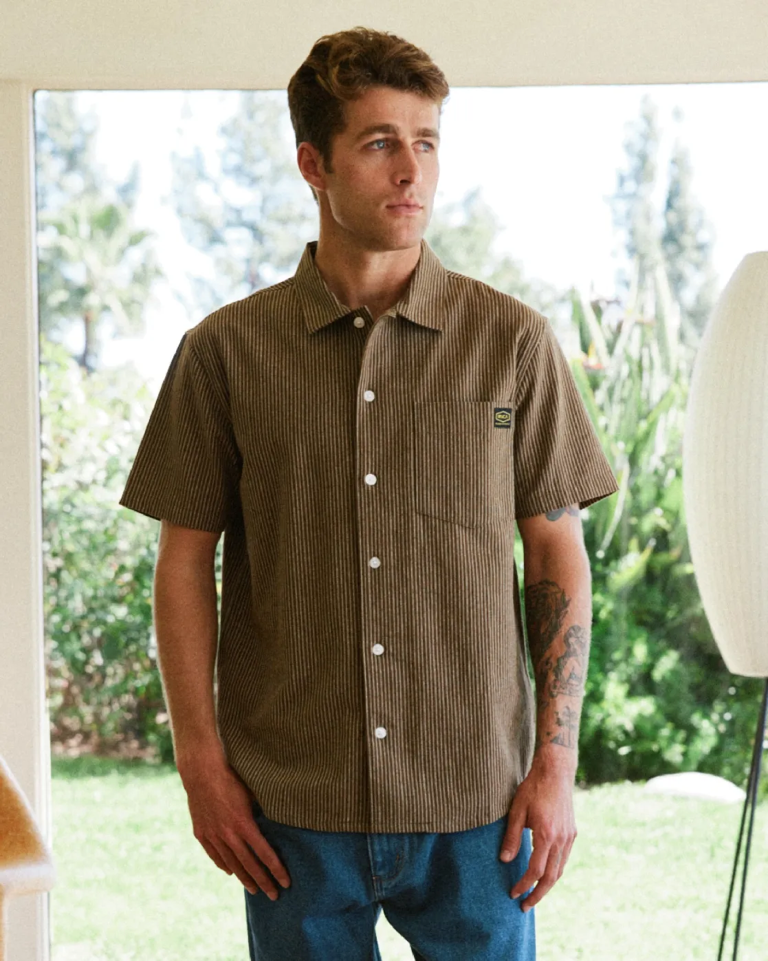 RVCA DAYSHIFT STRIPE II SHORT SLEEVE SHIRT Bombay Brown Hot