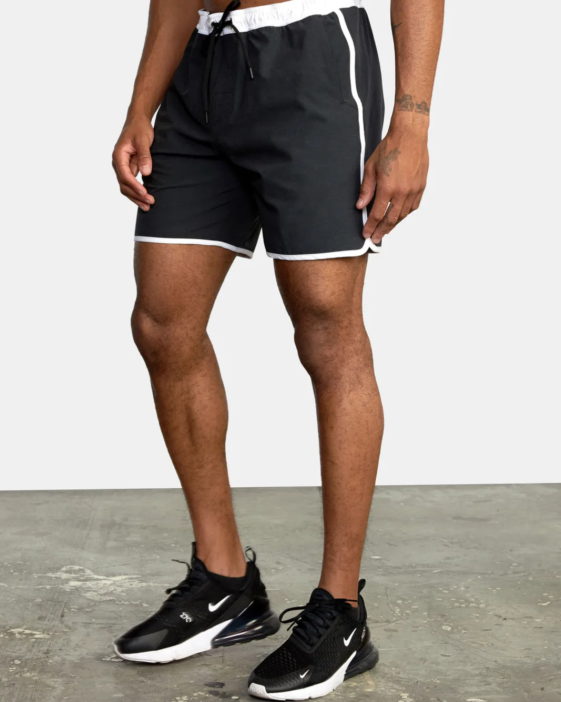 RVCA YOGGER HYBRID 17" ATHLETIC SHORTS Black Discount