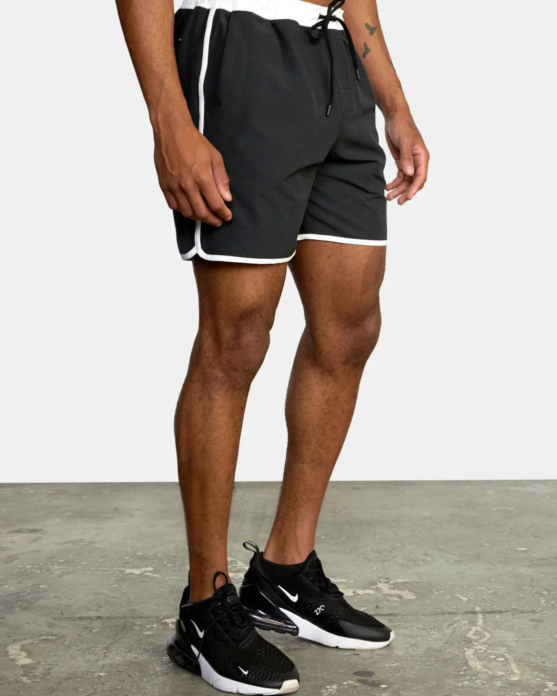 RVCA YOGGER HYBRID 17" ATHLETIC SHORTS Black Discount